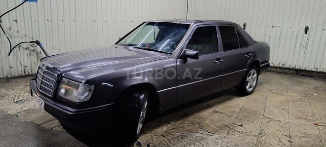 Mercedes 220 E-5