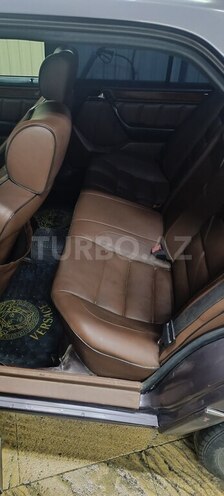 Mercedes 220 E-8