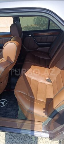 Mercedes 220 E-2