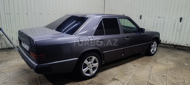 Mercedes 220 E-9