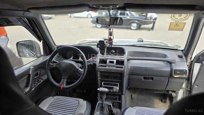 Mitsubishi Pajero-9