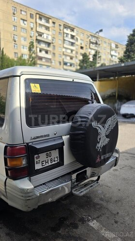 Mitsubishi Pajero-6