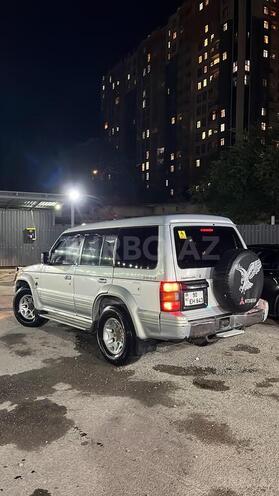 Mitsubishi Pajero-2