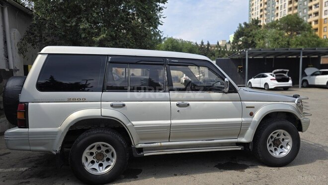 Mitsubishi Pajero-5