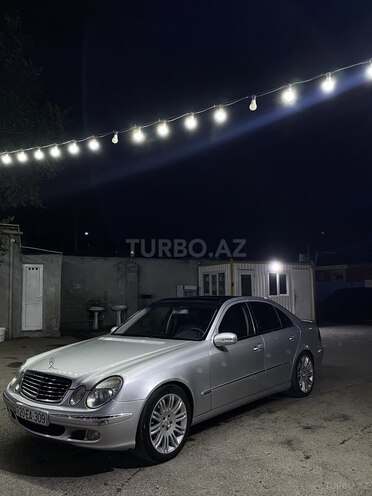 Mercedes E 240-1