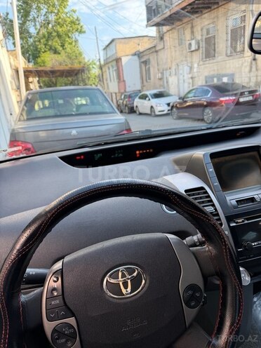 Toyota Prius-4