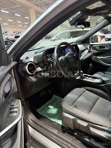 Chevrolet Trax-12