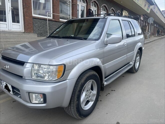Infiniti QX4-2
