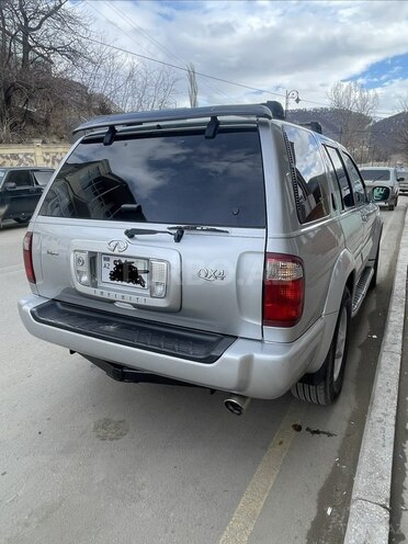 Infiniti QX4-6