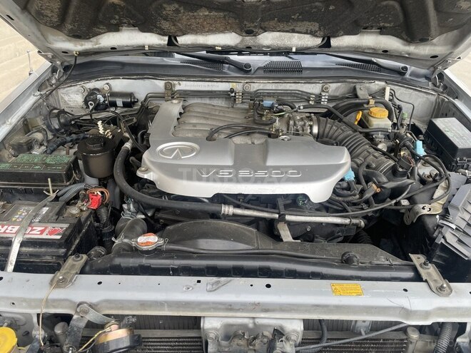 Infiniti QX4-8