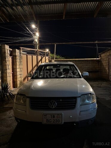 Volkswagen Passat-1