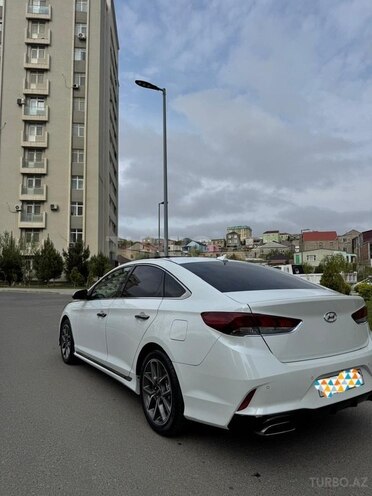 Hyundai Sonata-12