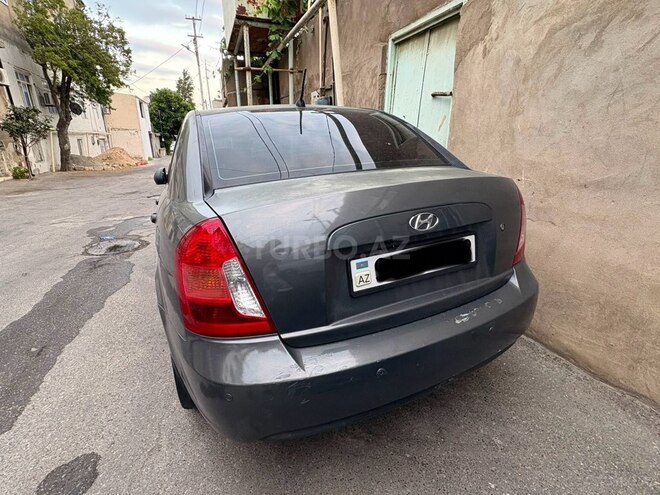 Hyundai Accent-2
