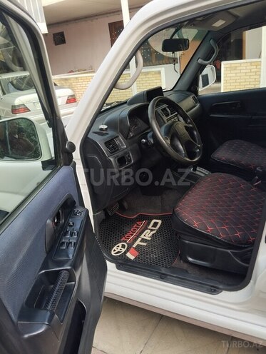 Mitsubishi Pajero io-7