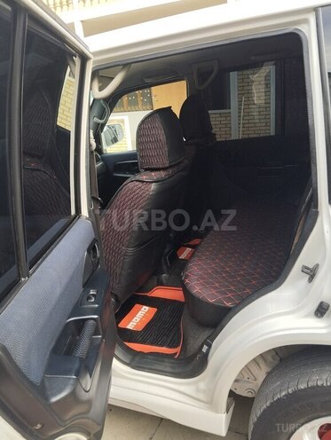 Mitsubishi Pajero io-13