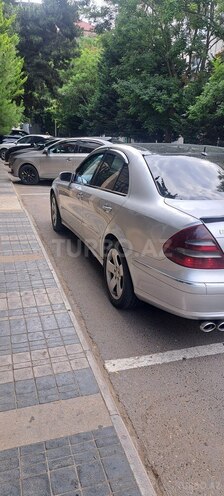 Mercedes E 270-10