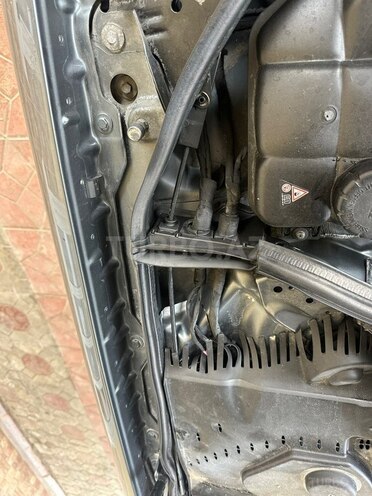 Mercedes E 220-11