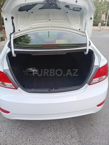 Hyundai Accent-5