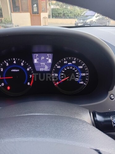 Hyundai Accent-10