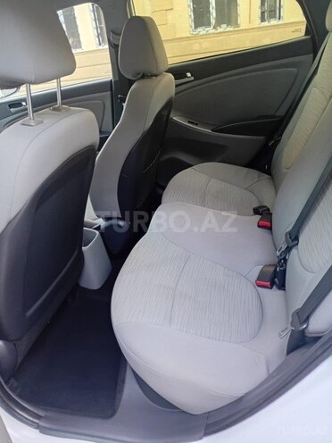 Hyundai Accent-9