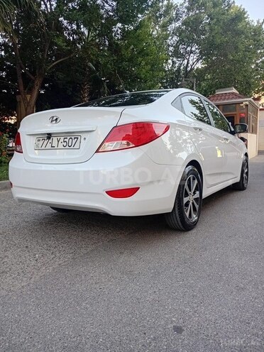 Hyundai Accent-2