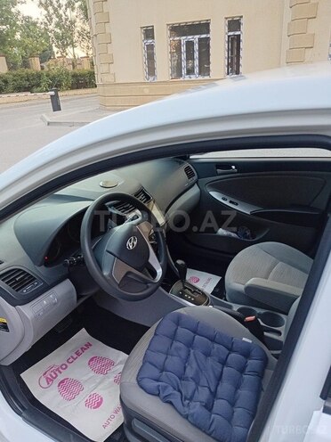 Hyundai Accent-8