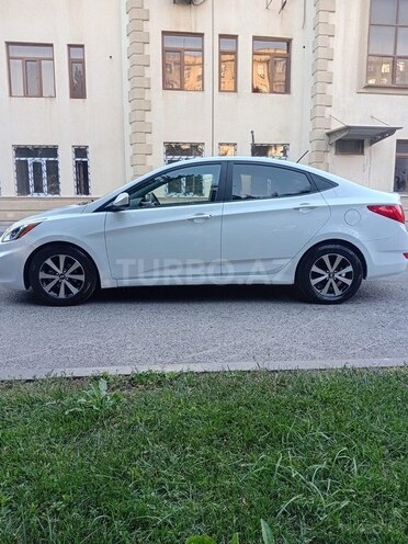 Hyundai Accent-6