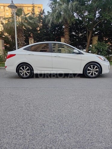 Hyundai Accent-7