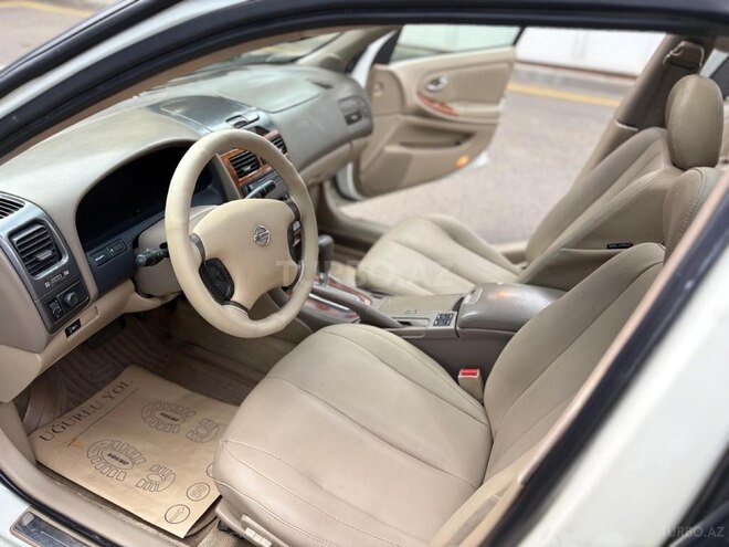 Nissan Maxima-5