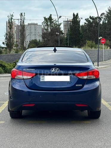 Hyundai Elantra-2