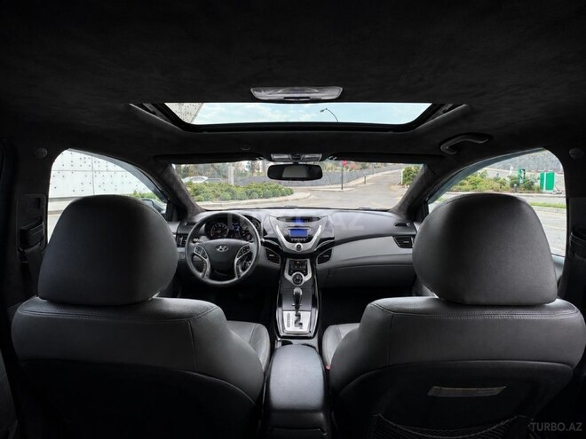 Hyundai Elantra-17