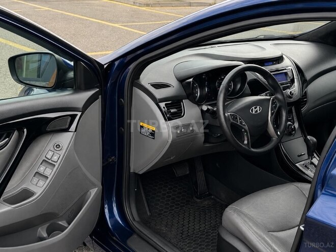 Hyundai Elantra-11
