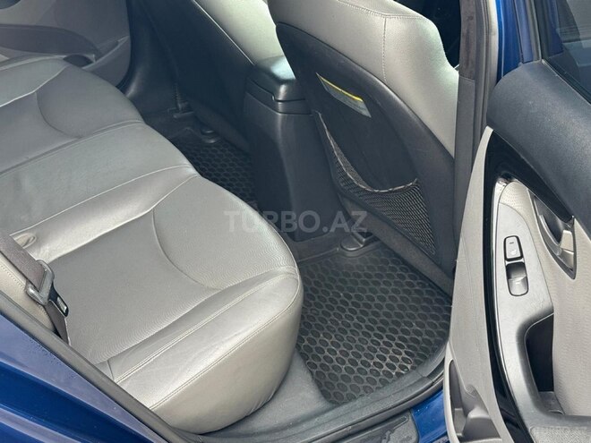 Hyundai Elantra-14