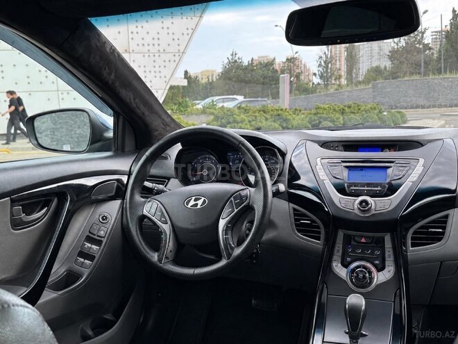 Hyundai Elantra-18