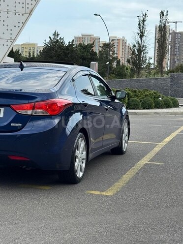 Hyundai Elantra-8