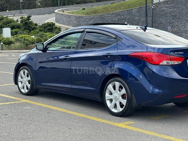 Hyundai Elantra-9