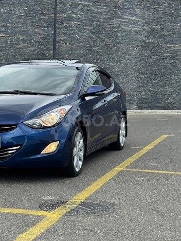 Hyundai Elantra-4