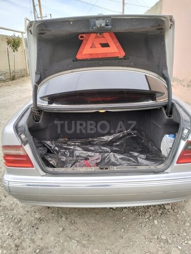 Mercedes E 280-2