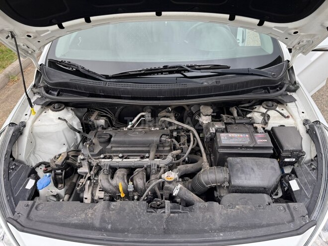 Hyundai Accent-7