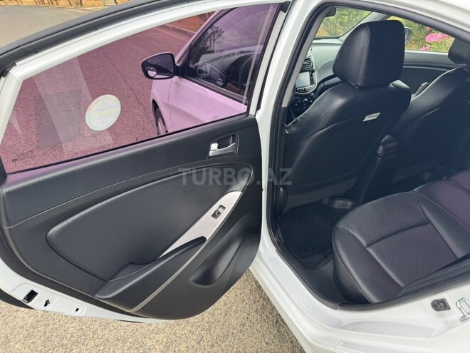 Hyundai Accent-6