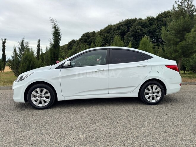 Hyundai Accent-2