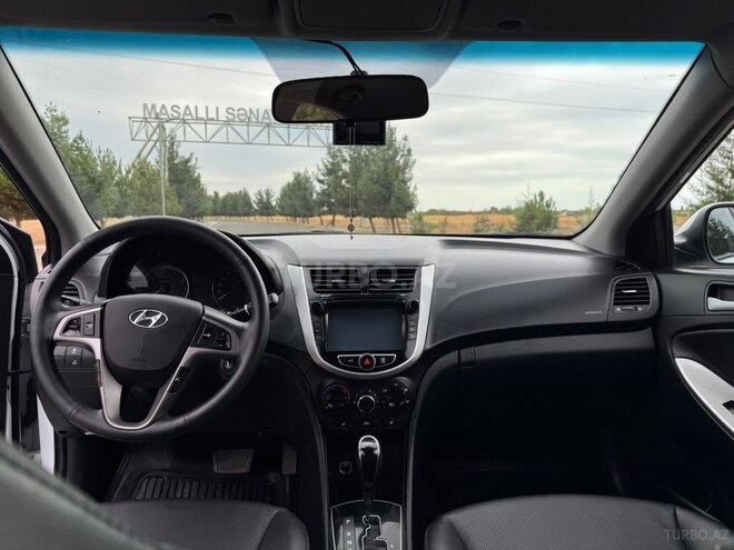 Hyundai Accent-14