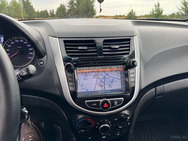 Hyundai Accent-16