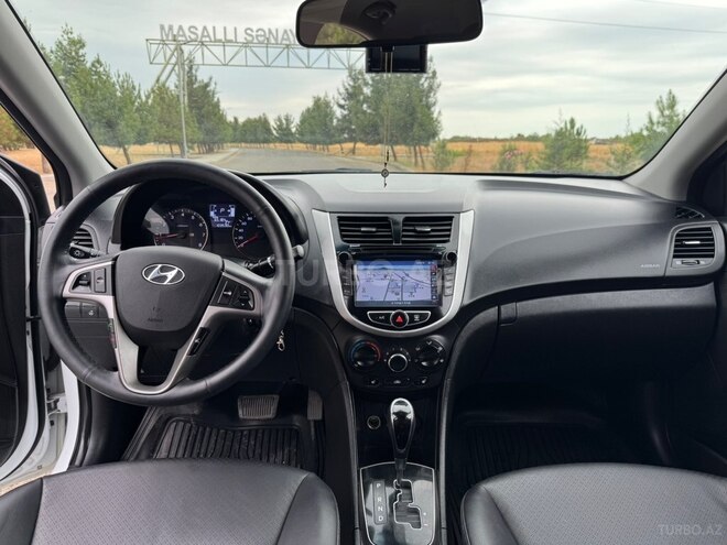 Hyundai Accent-15