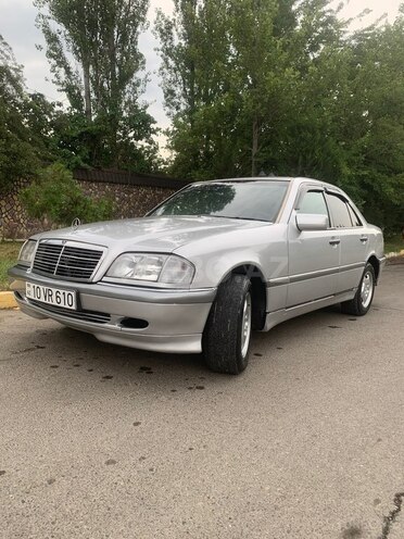 Mercedes C 220-1