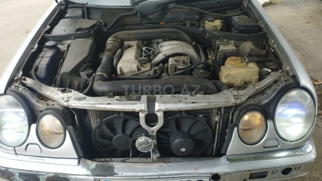 Mercedes E 290-8