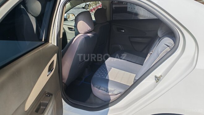 Chevrolet Cobalt-12