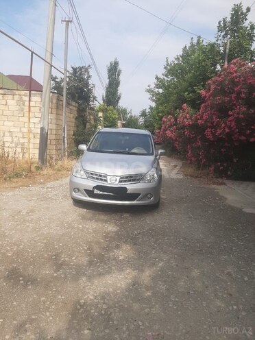 Nissan Tiida-1