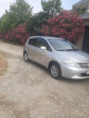 Nissan Tiida-11