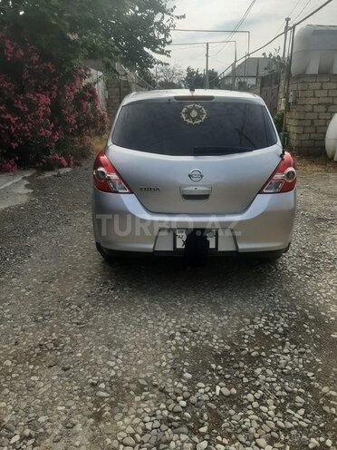 Nissan Tiida-5